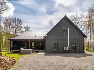 Holiday House by Taylor Made Deep Creek