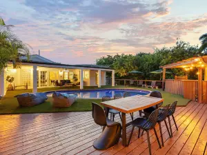 Serenity Villa | Pool · FirePit & Mini Golf