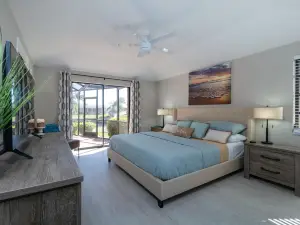 Villa Tropical | Waterfront Luxury Retreat • Panoramic Water Views, Pool & Spa