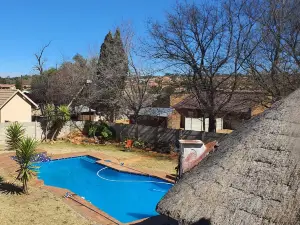 Guest House with Pool - 3 Bedroom