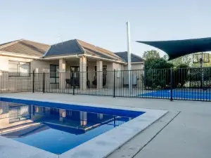 Bellevue Holiday House