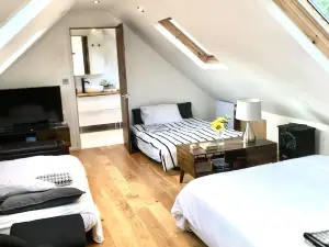 Cosy new Loft with bathroom and facilities