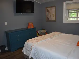 Recently remodeled Nauvoo home, 7 acres on the river