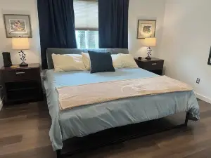 Apartment J: Jamestown Bay -Car Rental Option