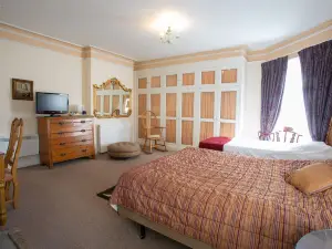 Fines Bayliwick Hotel