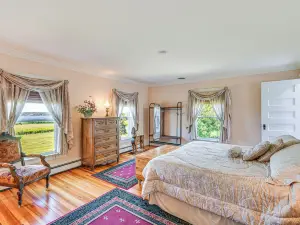 Geneva Vacation Rental w/ Vineyard & Lake Views!