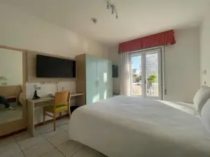 Hotel Athena
