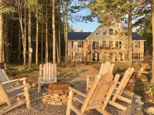 Designer Beachfront Chalet w/ Theater, Arcade & Beach Firepit Near Schoodic