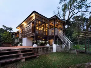 Bagas Zakariah Orchard Lodge