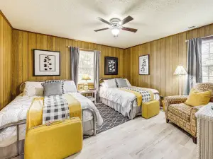 Scenic East Alabama Retreat on 2 Acres