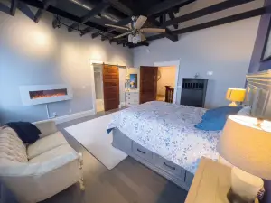 4-bedroom spacious Loft in Historic Downtown Clare - Extended family Suite