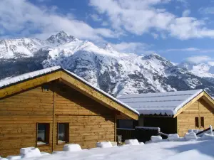 Chalet in La Norma near Ski Lifts