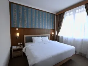 モノポリ イン ホテル ブキティンギ