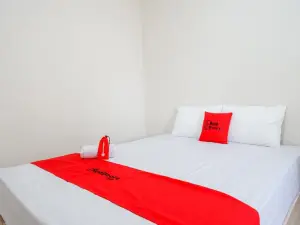 RedDoorz near Lippo Plaza Buton