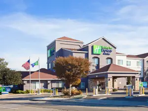 Holiday Inn Express & Suites OAKLAND-AIRPORT by IHG