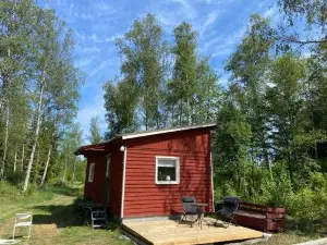 Trevlig Röd Liten Stuga