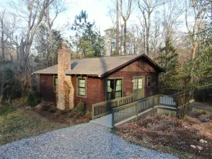 Secluded Getaway with Spacious Yard and Deck - Charming Cabin Retreat