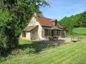 Holiday Home in Isenay Near Lake and Forest