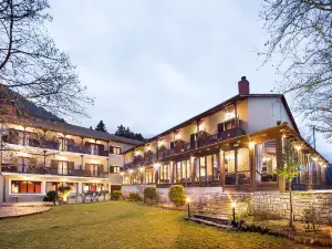 Country Club Hotel & Suites