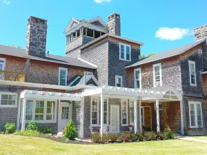 1000 Island Hart House
