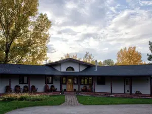 Missoula Bitterroot River Retreat - 3 bedrooms/3 baths sleeps 8