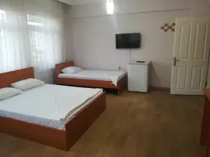 黑海旅館