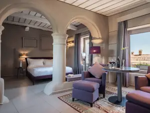 Uve Rooms & Wine Bar