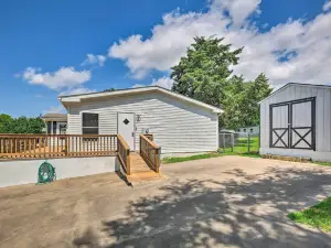 Cedar Creek Lake Access: Retreat w/ Deck