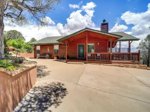 Fire Pit & Views: Falconcrest Cottage in Payson!