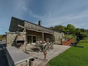 Bertrix Charming 2-Bedroom Holiday Home