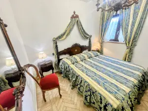 Charming villa in Umbria - sleeps 16 - lake view - Pool, jacuzzi and events room