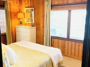 The Cozy Cabin on Lake Martin