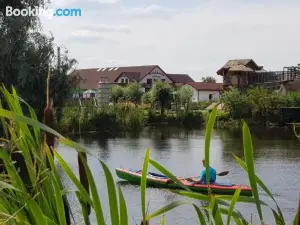 Nenufar - Hotel I Restauracja na Wodzie