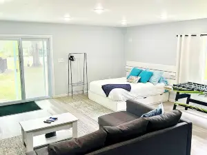 Cozy Country Get Away Suite with a view of the Enchanted Mountains