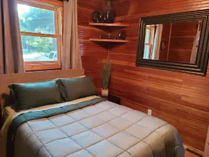 Beautiful and Spacious Lake Home! Large Deck Overlooking Lake!