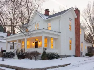 Charming Historic Home, Luxurious Remodel, Walk to Downtown, Tree-Lined Street