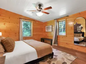 Sauna, Fire Pit, Infinity Game Table, EV Charger - Stunning Rustic Retreat
