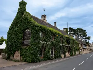 Mr & MRS Smith the Wheatsheaf Inn