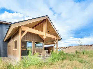 Private Hot Tub and Patio Granby Mtn Retreat!
