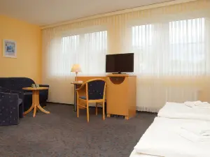 Warias Hotel am Geiseltalsee - Nähe Merseburg Und Mücheln