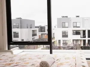 Stunning new built 3-story house near Seaford beach