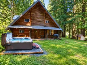 Log Cabin at Rainier Lodge (0.4 Miles from Entrance)