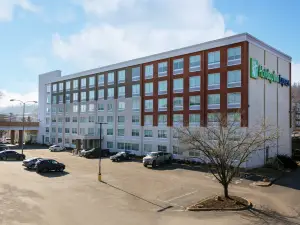 Holiday Inn Express 查爾斯頓，文娛中心
