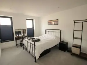 Modern Home for Small Groups by Stones Throw Apartments - Free Parking - Sea View