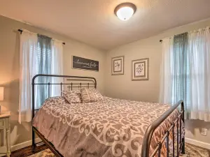 Cozy Goshen Farmhouse ~ 9 Mi to Amish Acres