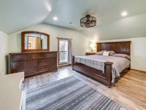 Charming Tonica Farmhouse w/ Private Yard!