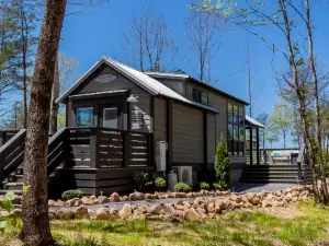 Amazing Lake Close Cabin with Fire Pit in Tracy City, Tennessee
