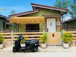 Olango Island - S&E-1 Tiny Guest House Fully Furnished with Washer, Wi-Fi, Netflix & King-Size Bed