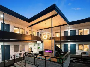 Hotel McCoy - Art, Coffee, Beer, Wine