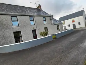 3 Bed Farmhouse - Sleeps 6 - Wifi - Free Parking